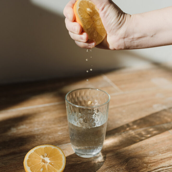 Opstaan met citroen water - Gezond of hype?